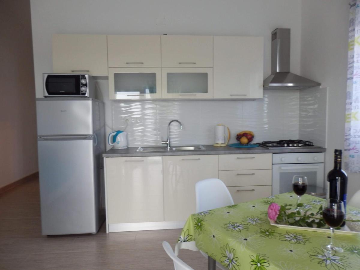 Apartman Laura Tribalj Exteriör bild