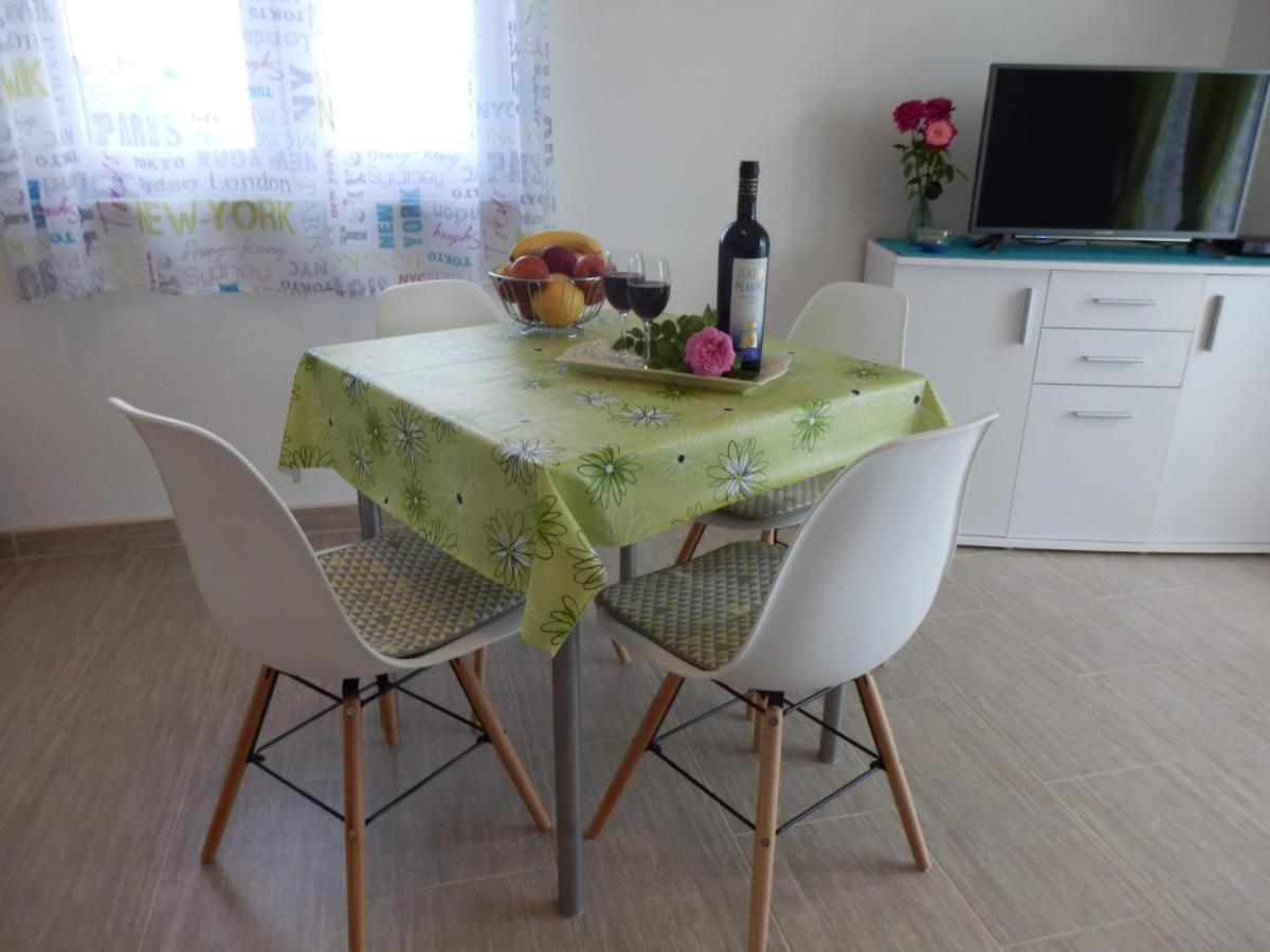 Apartman Laura Tribalj Exteriör bild