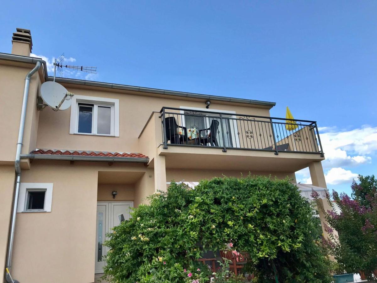 Apartman Laura Tribalj Exteriör bild