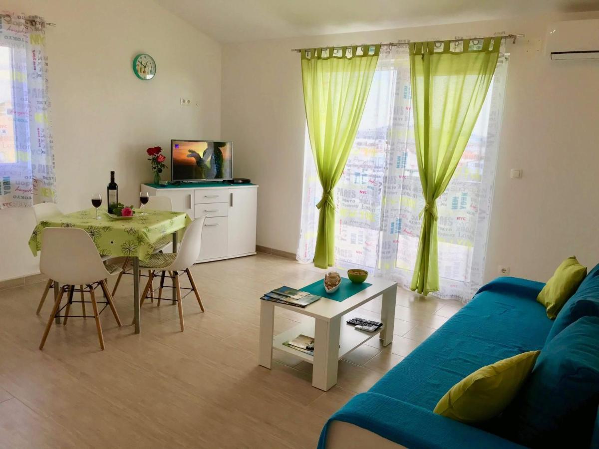 Apartman Laura Tribalj Exteriör bild